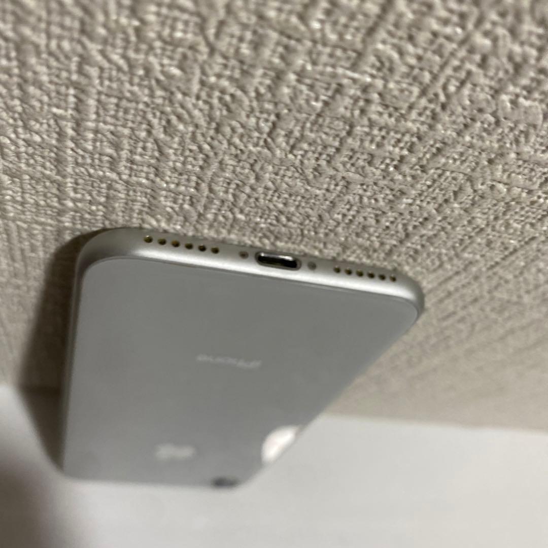 iPhone 8 128GB silver バッテリー100% SIMフリー