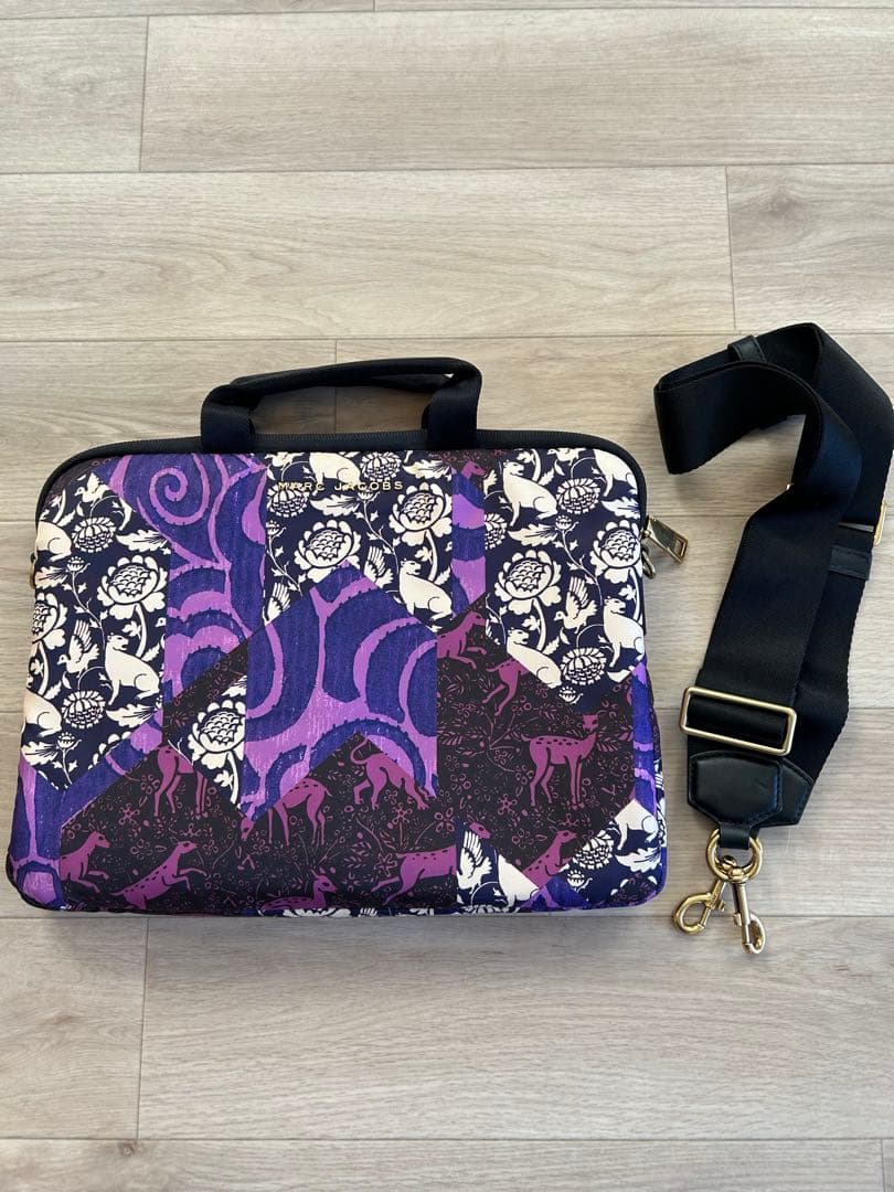MARC JACOBS ノートPCケース 紫系柄あり