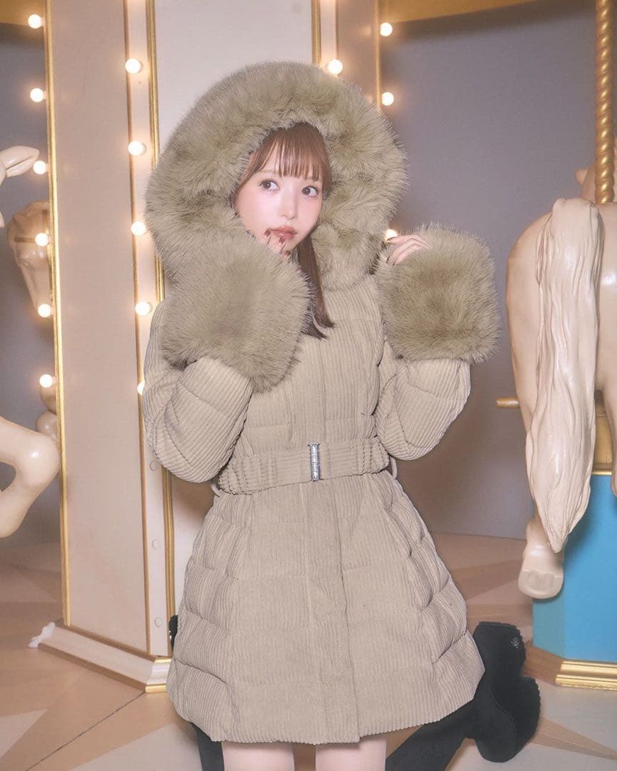 新品タグ付き ミシェルマカロン コーデュロイベルトダウンコート ベージュ