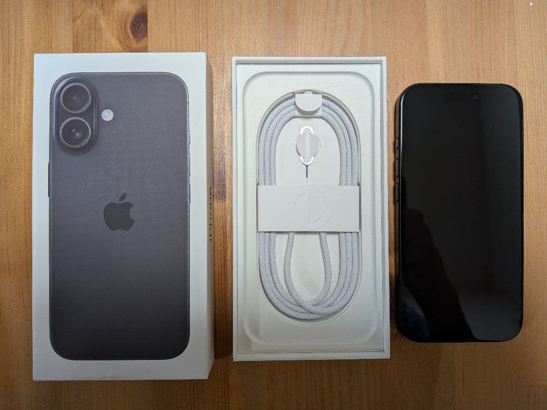 【美品】Apple iPhone 16 ブラック 本体 simフリー