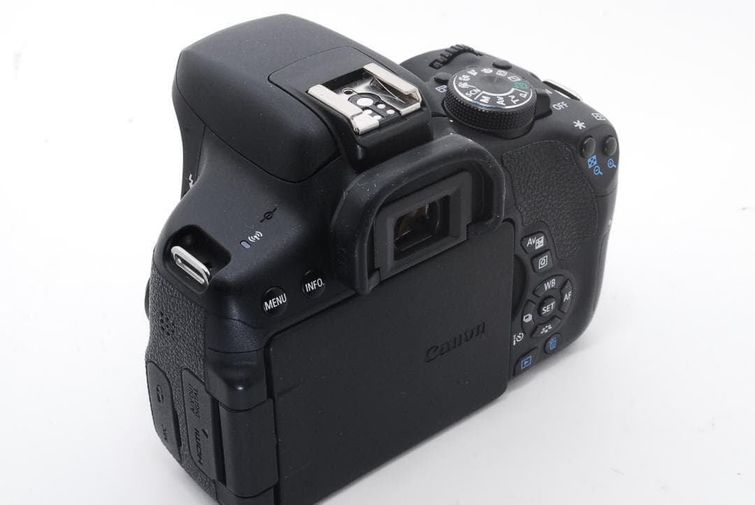 高画質＆軽量Canon Kiss x8i＋18-55＆100-300mm初心者◎