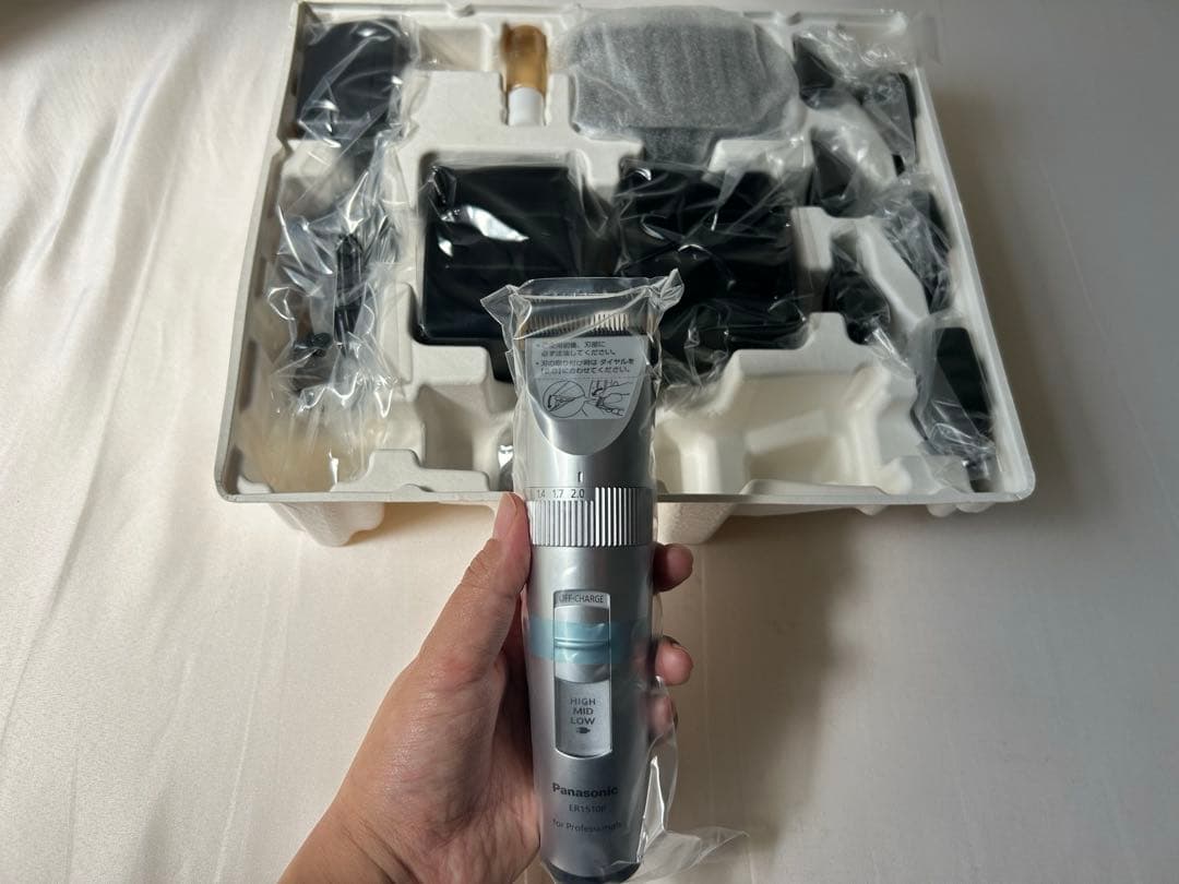 新品　未使用品　Panasonic ER1510 バリカン 本体とアタッチメント