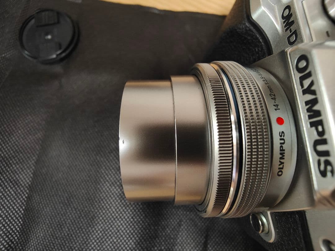 OLYMPUS E-M10 Mark III EZダブルズームキット