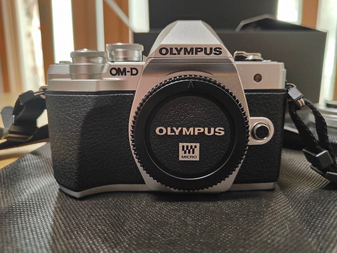 OLYMPUS E-M10 Mark III EZダブルズームキット