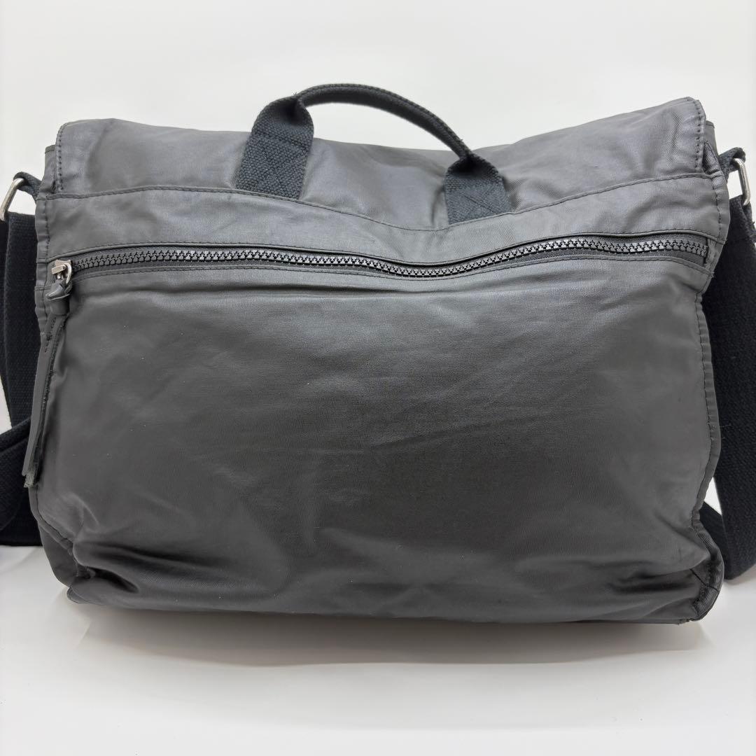 【美品/大容量】ヒューゴボスオレンジ　メッセンジャーバッグ　ブラック