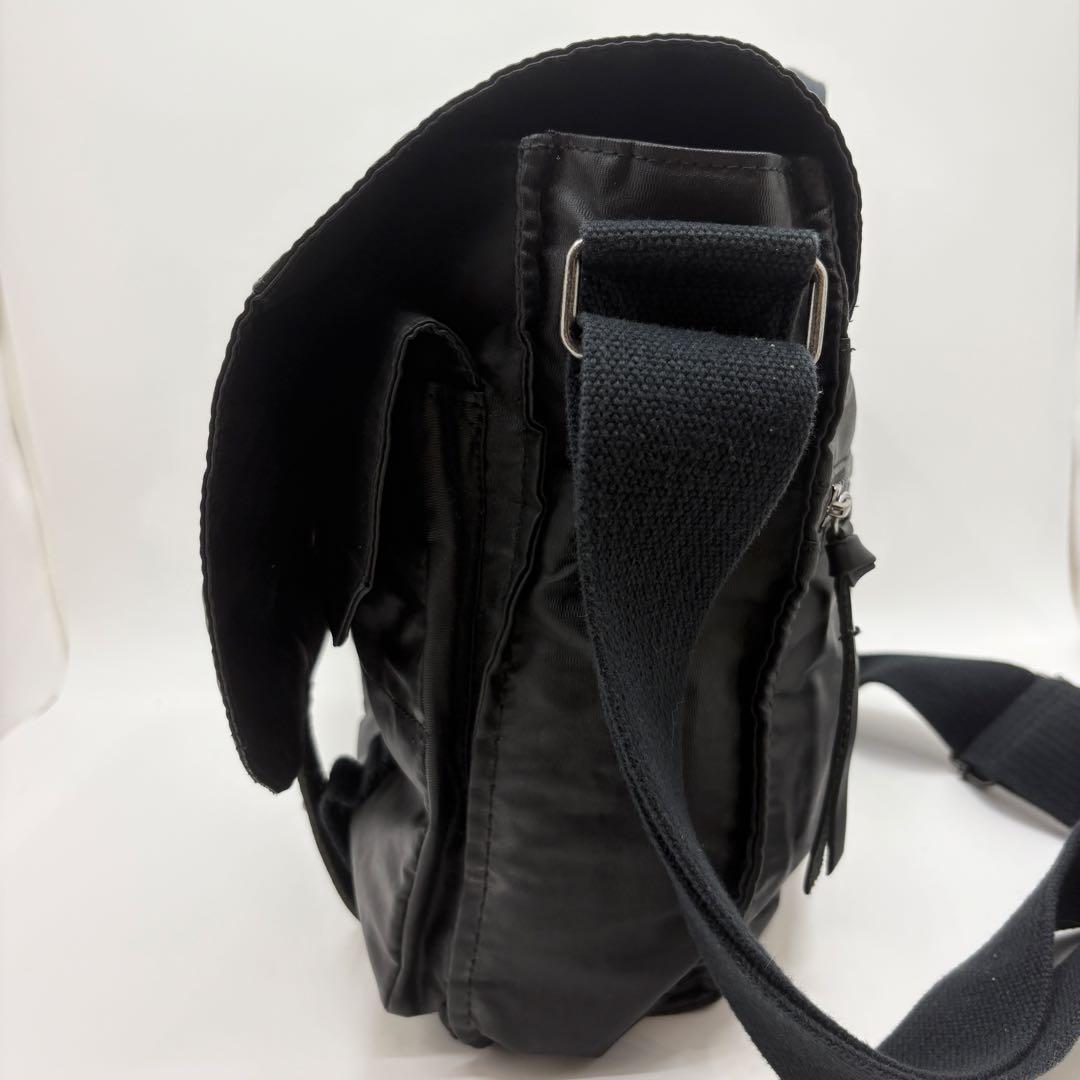 【美品/大容量】ヒューゴボスオレンジ　メッセンジャーバッグ　ブラック