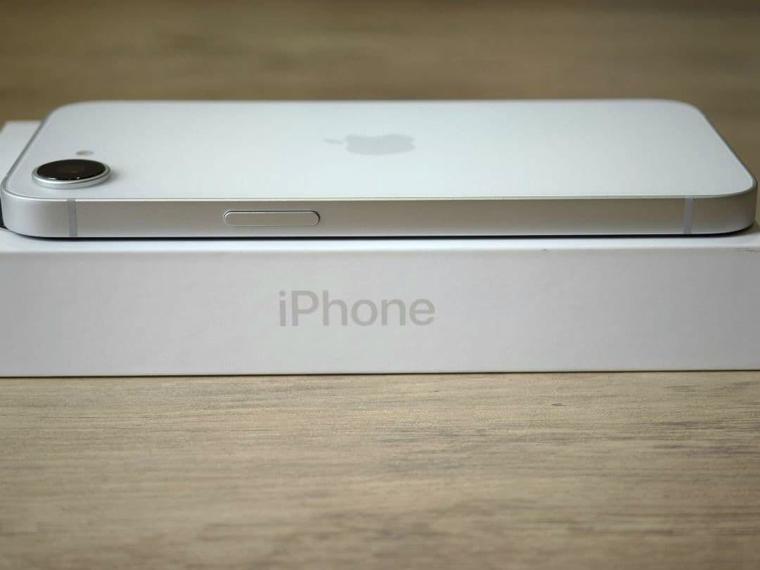 SIMフリー　iPhone16e 128GB