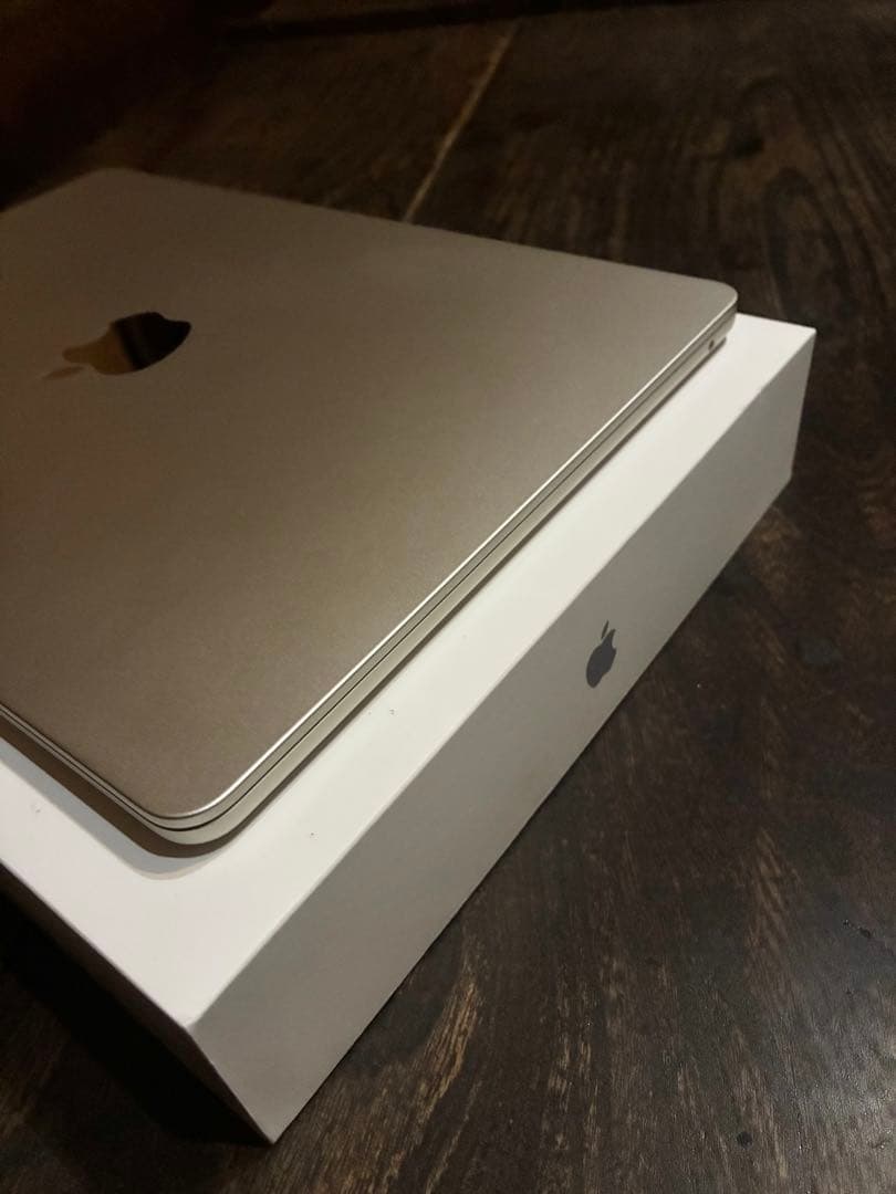 め*こ様 MacBook Air M2 2022 8G 256G 8コア　美品