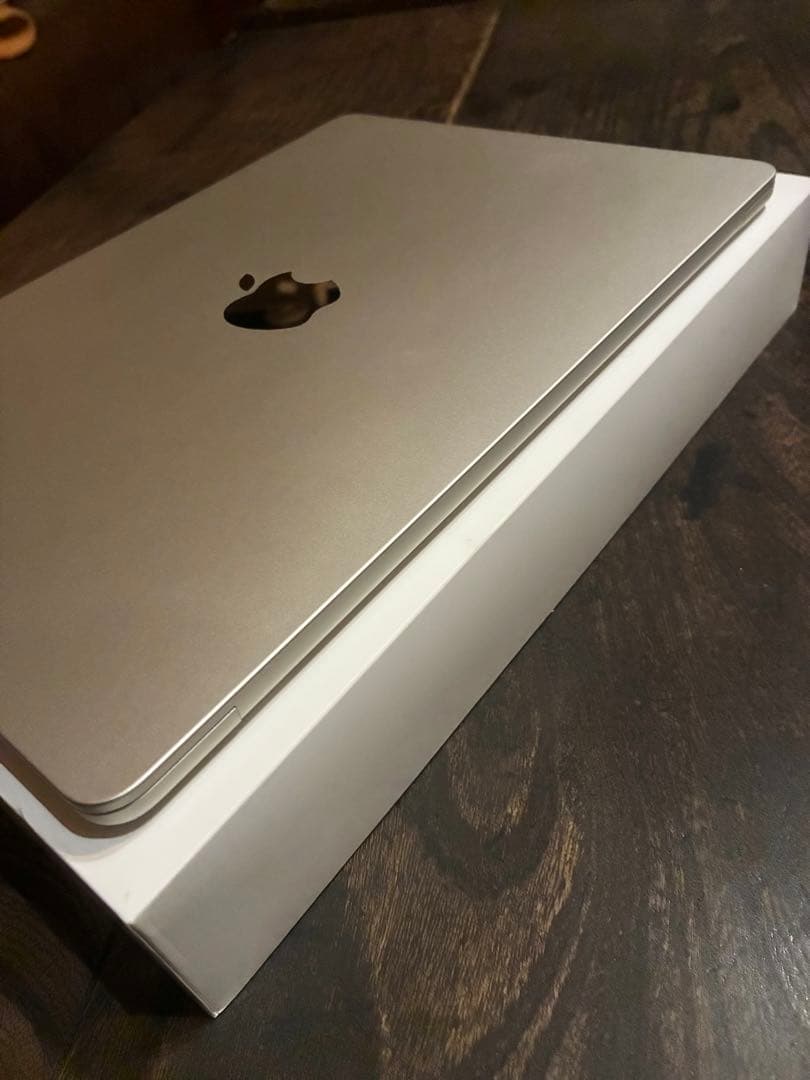 め*こ様 MacBook Air M2 2022 8G 256G 8コア　美品