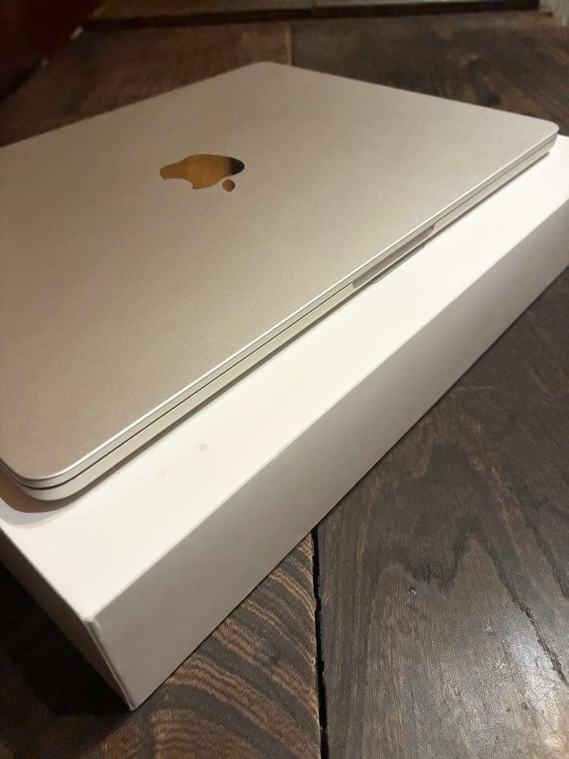 め*こ様 MacBook Air M2 2022 8G 256G 8コア　美品