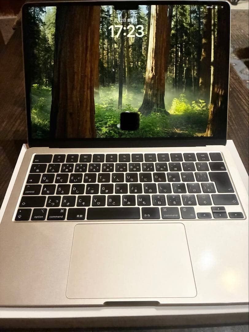 め*こ様 MacBook Air M2 2022 8G 256G 8コア　美品