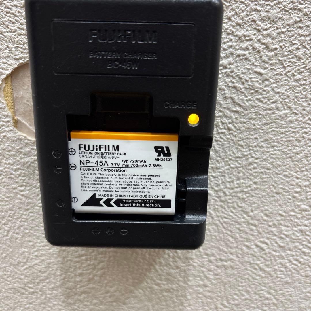 Fujifilm FINEPIX JV250 デジカメ 中古品 コンデジ