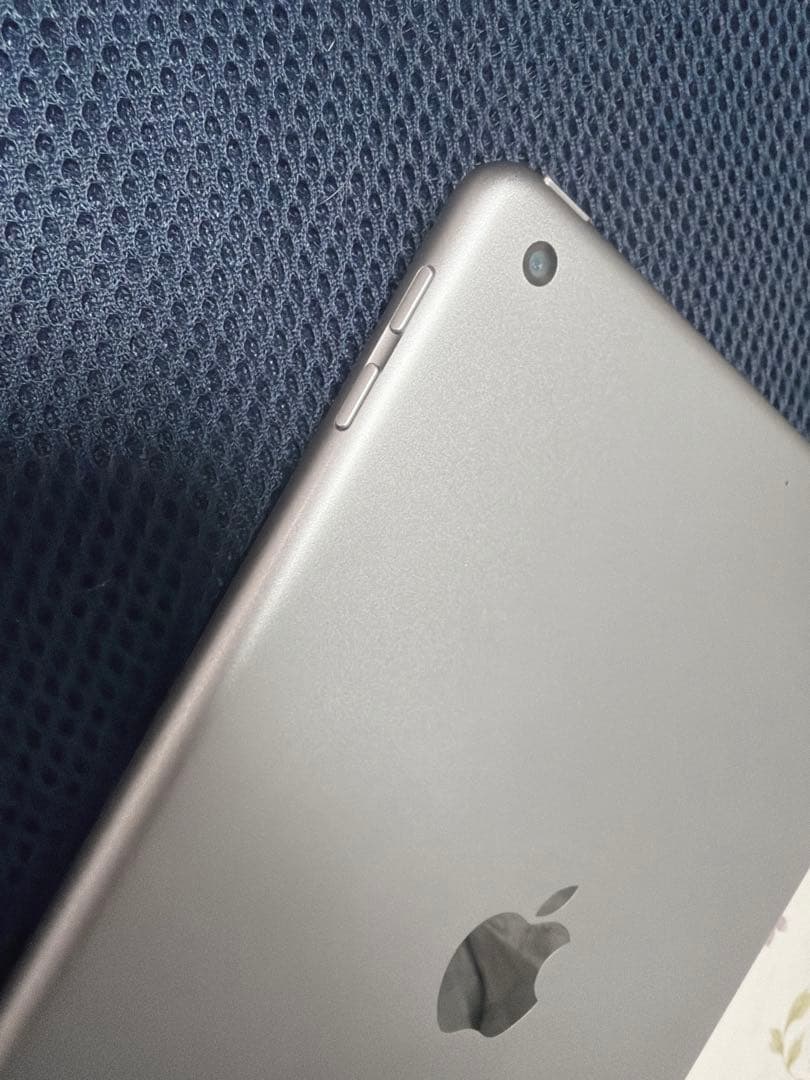 【美品】Apple iPad (第6世代) 32GB シルバー