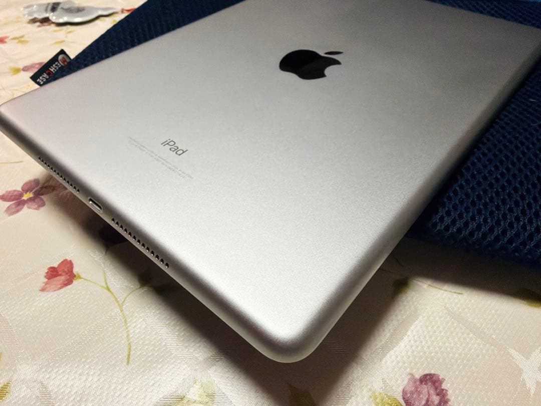 【美品】Apple iPad (第6世代) 32GB シルバー