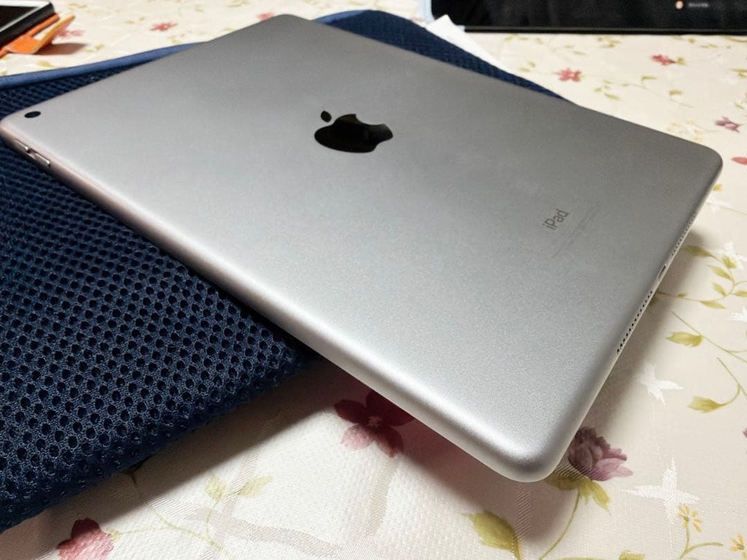 【美品】Apple iPad (第6世代) 32GB シルバー