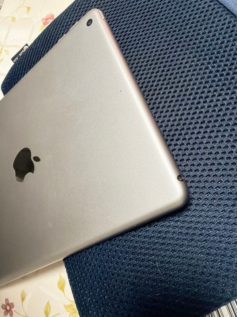 【美品】Apple iPad (第6世代) 32GB シルバー