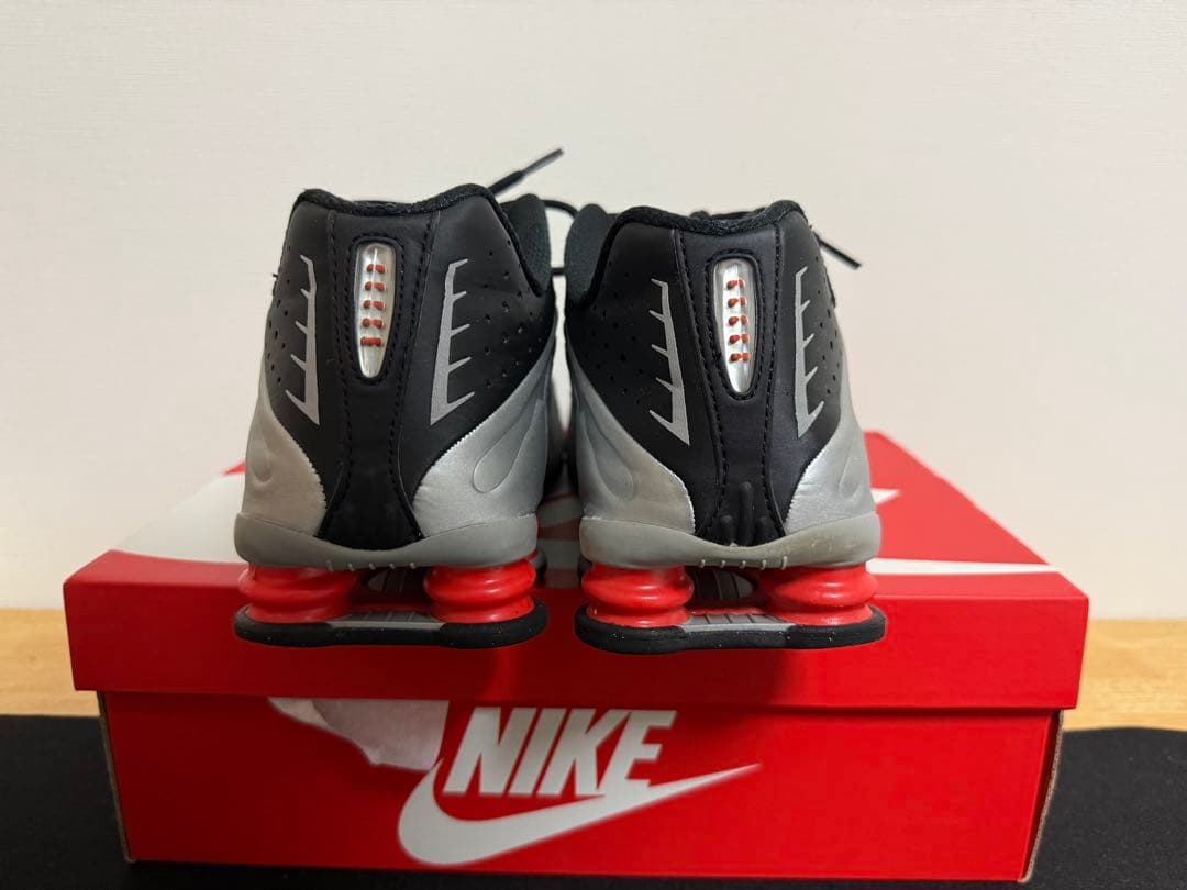 【最終価格】NIKE SHOX R4 llic Silver/Red