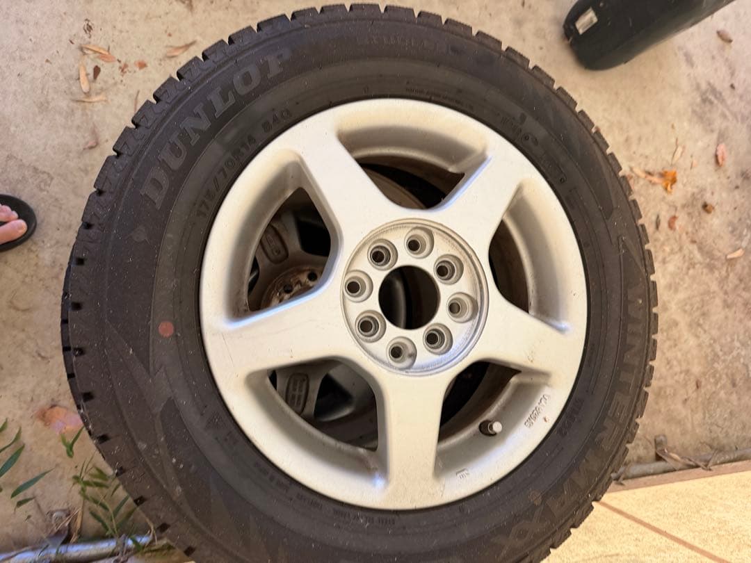 ジ*ジ様 【スタッドレス/ホイールつき】【バリ溝】DUNLOP 175/70R1