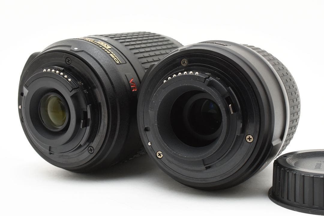 美品　Nikon D5600 ダブルズームセット　Wi-Fi搭載