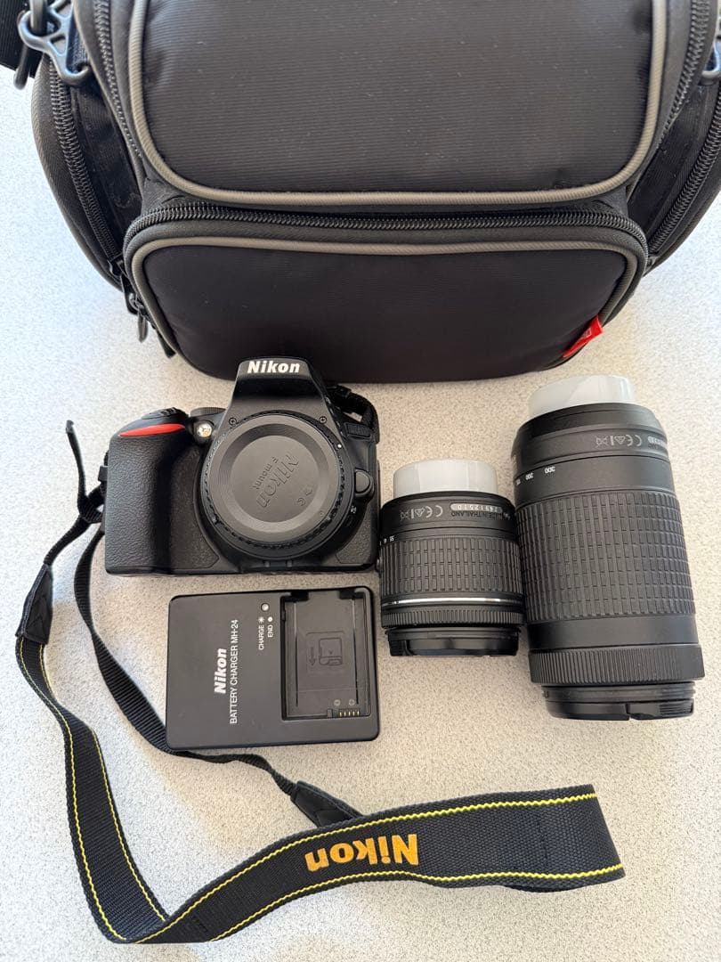 Nikon D5600 ダブルズームキット バッグ付 シャッター数3195回