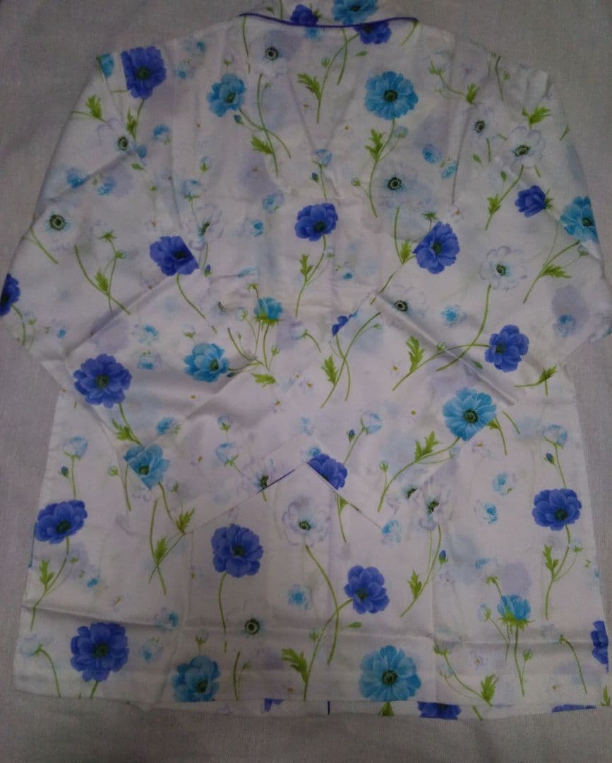 新品タグ付き☆ミラショーン　パジャマ上下　コットン綿サテン　Mサイズ　花柄ブルー