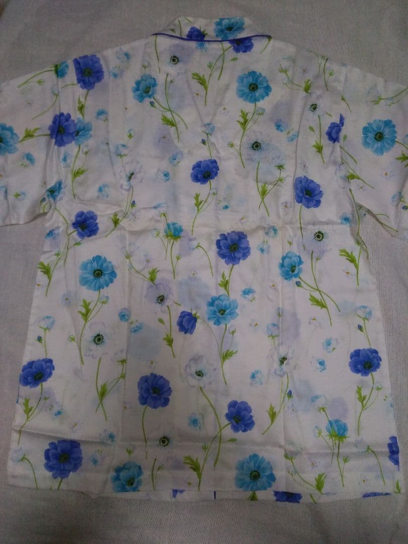 新品タグ付き☆ミラショーン　パジャマ上下　コットン綿サテン　Mサイズ　花柄ブルー