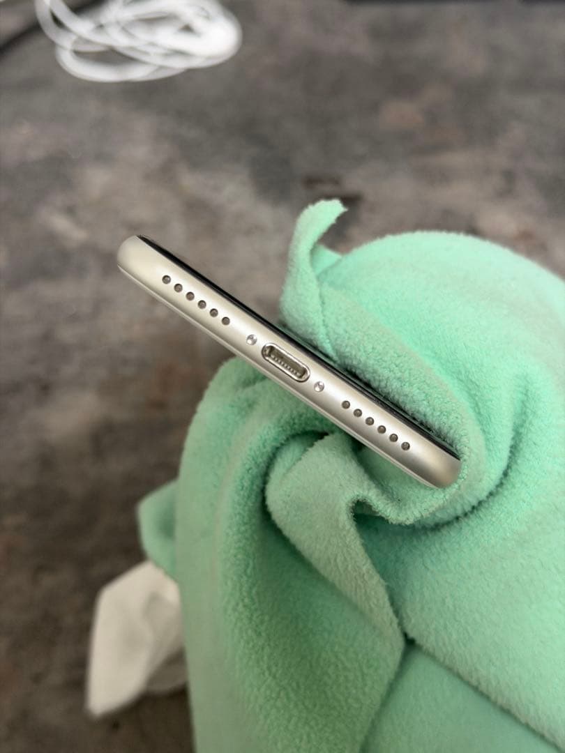 iPhoneSE 第二世代 64GB