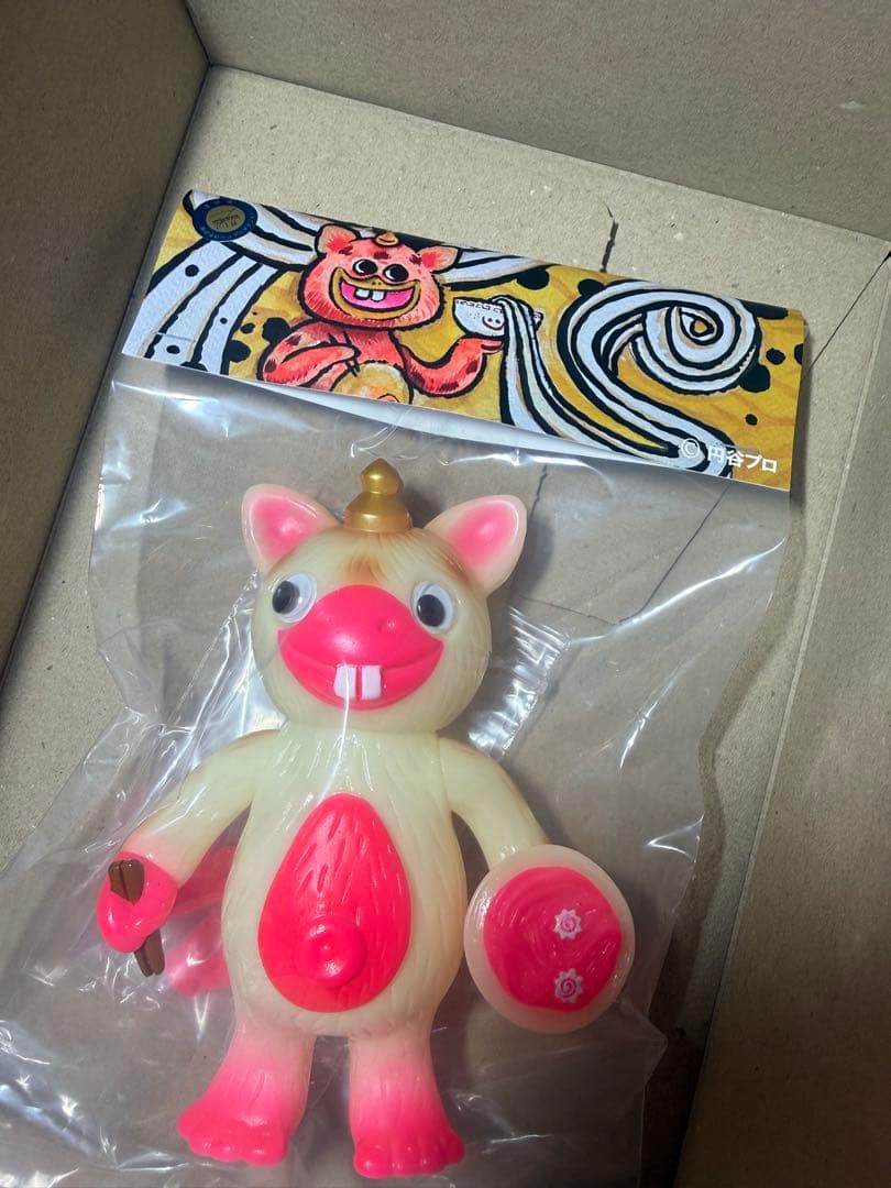 ランペイジトイズ x One up. 快獣ブースカ 蓄光 蛍光ピンク ソフビ