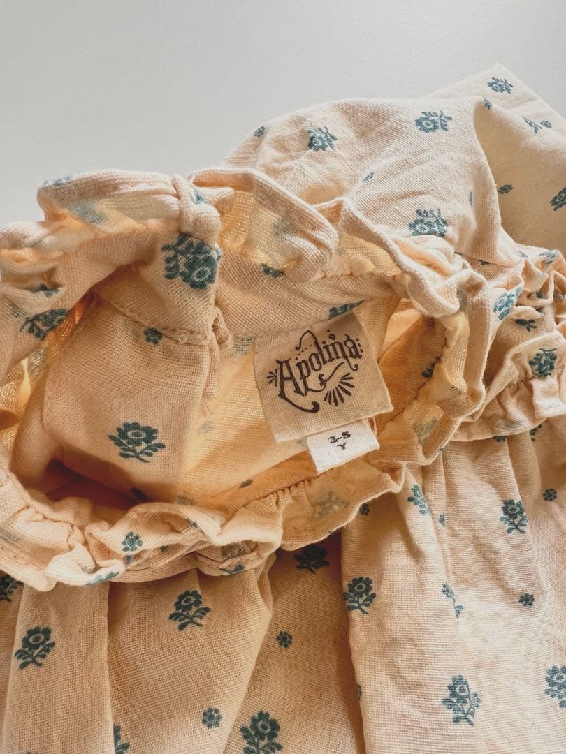 apolina アポリナ　25aw ドレス　ワンピース　3-5Y 花柄