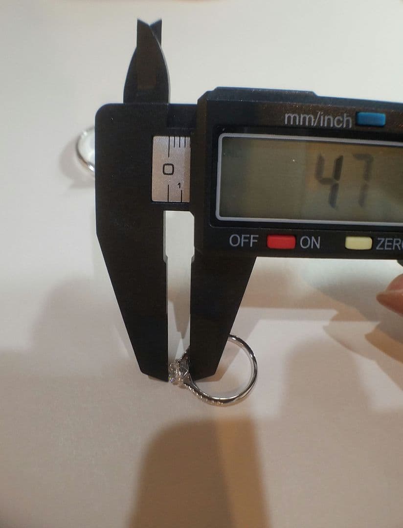 キャサリンページ！最高級モアサナイト　スクエアヘイローリング