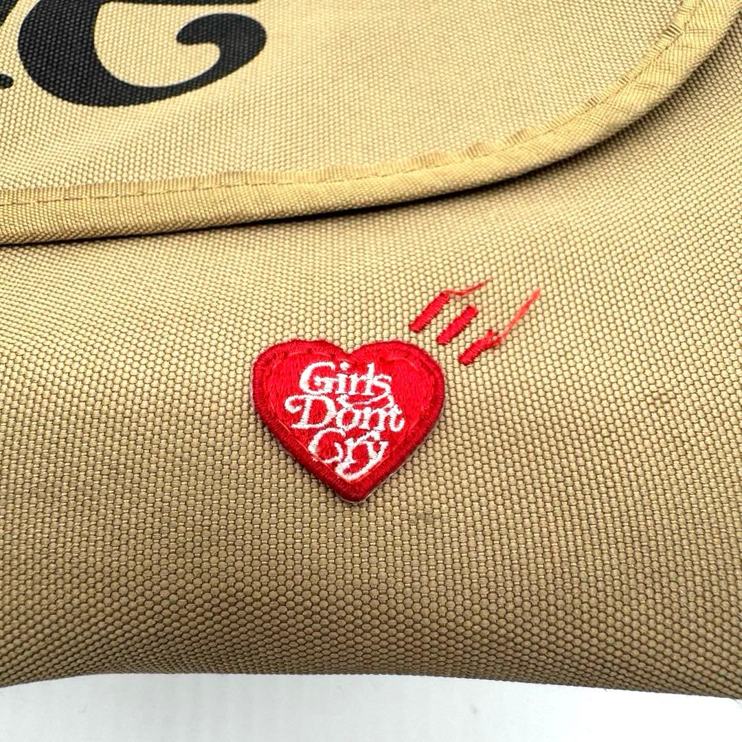 ヒューマンメイド　ガールズドントクライ　メッセンジャーバッグ ベージュ　中古良品