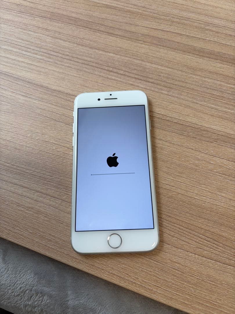 iphone 8 64GB シルバー SIM