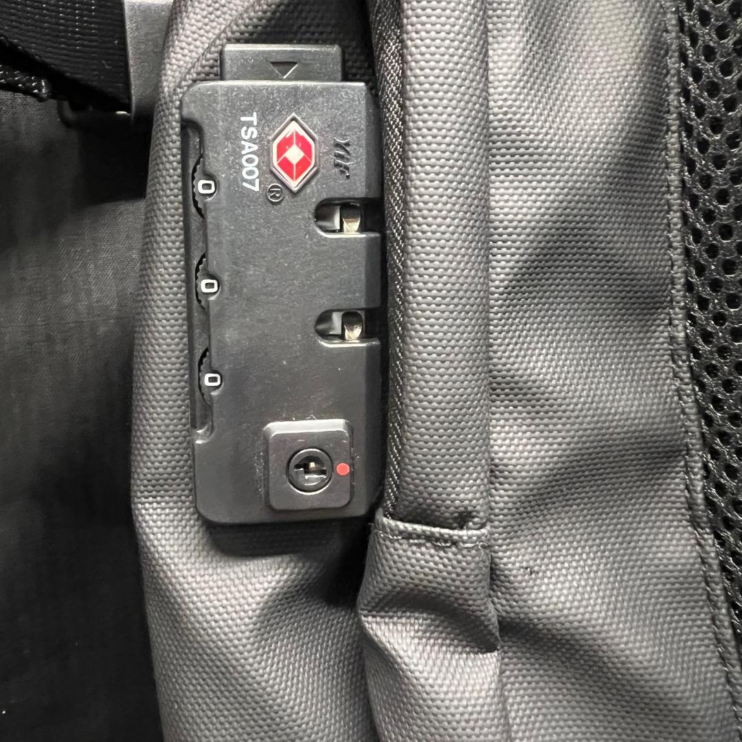 〇Of55 未使用 真空圧縮 バックパック トラベルバッグ