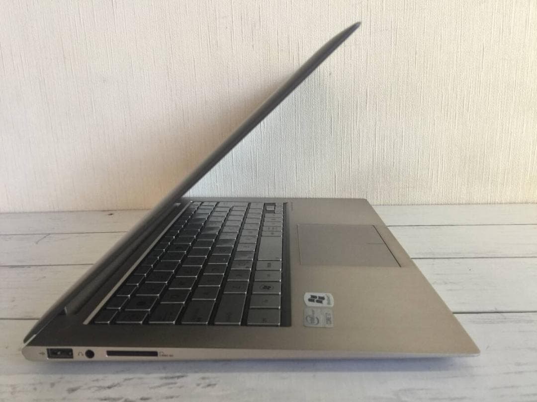 ASUS UX31E 13.3型液晶/SSD256G　薄型・コンパクト パソコン