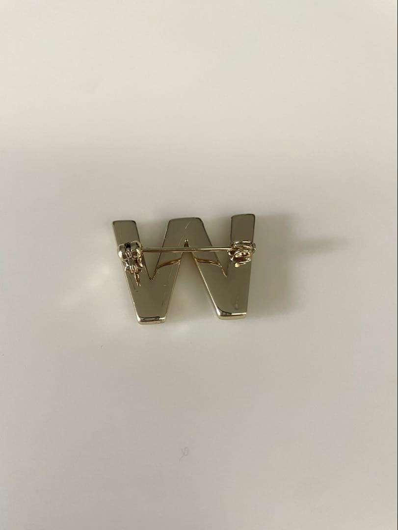 WeekendMaxMara Wモチーフ ブローチ