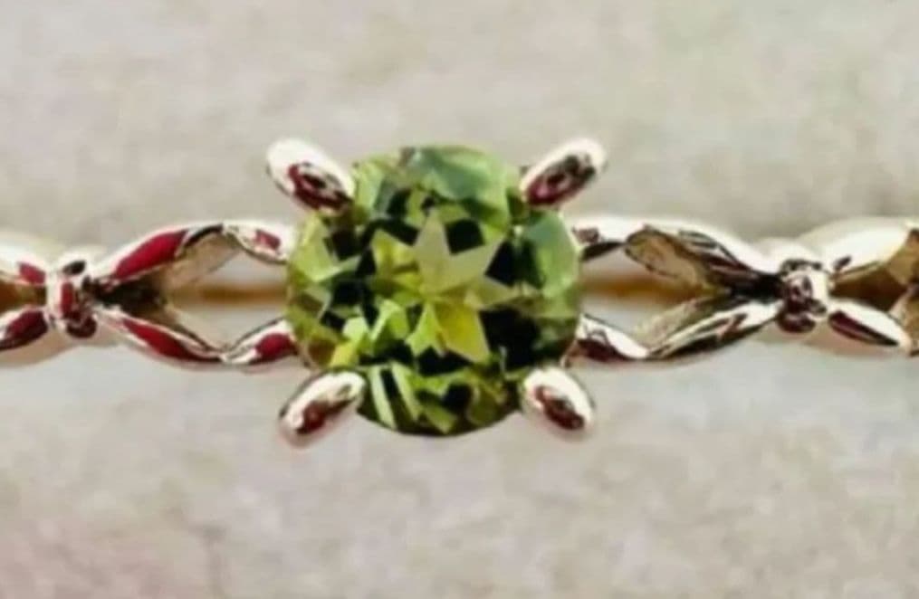 k10 YG ペリドット リング　9号