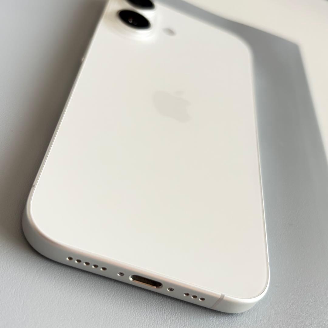 【傷なし美品】iPhone16 ホワイト 128GB SIMフリー ケース付き