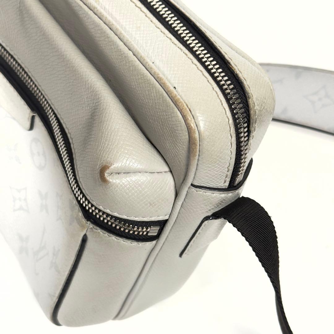 LOUIS VUITTONルイヴィトン アウトドアメッセンジャーショルダーバッグ