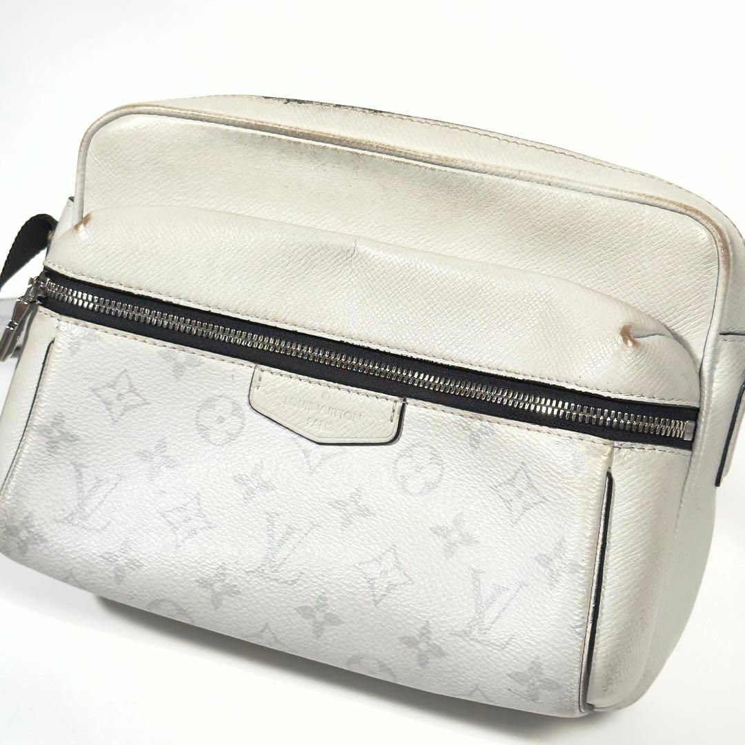 LOUIS VUITTONルイヴィトン アウトドアメッセンジャーショルダーバッグ