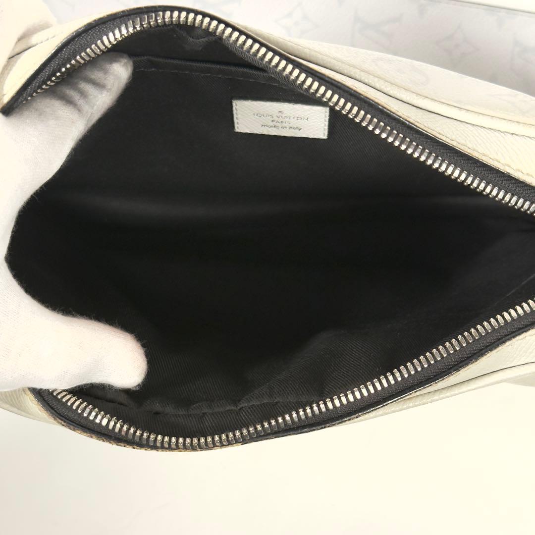 LOUIS VUITTONルイヴィトン アウトドアメッセンジャーショルダーバッグ