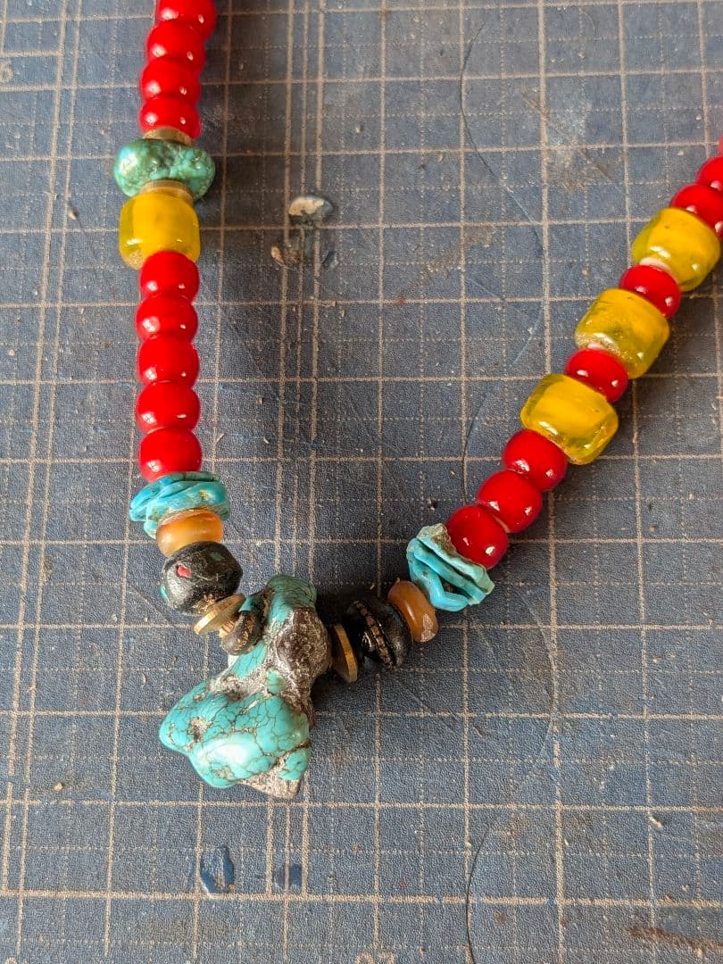 ビンテージホワイトハーツ使用　ビーズネックレス　ハンドメイド　カスタム可能