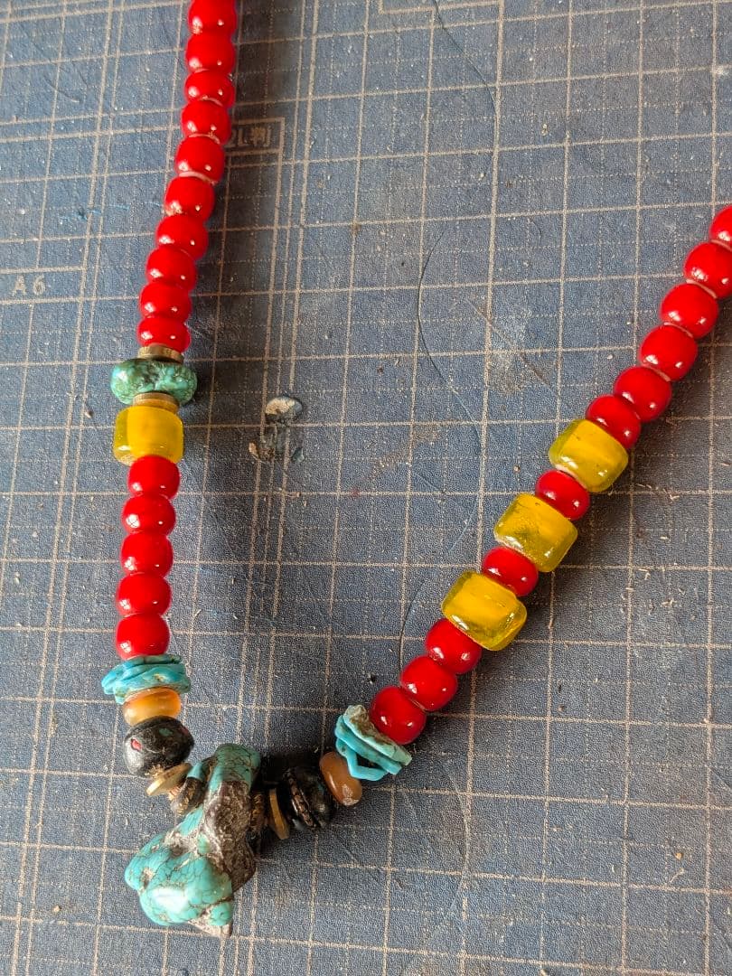 ビンテージホワイトハーツ使用　ビーズネックレス　ハンドメイド　カスタム可能