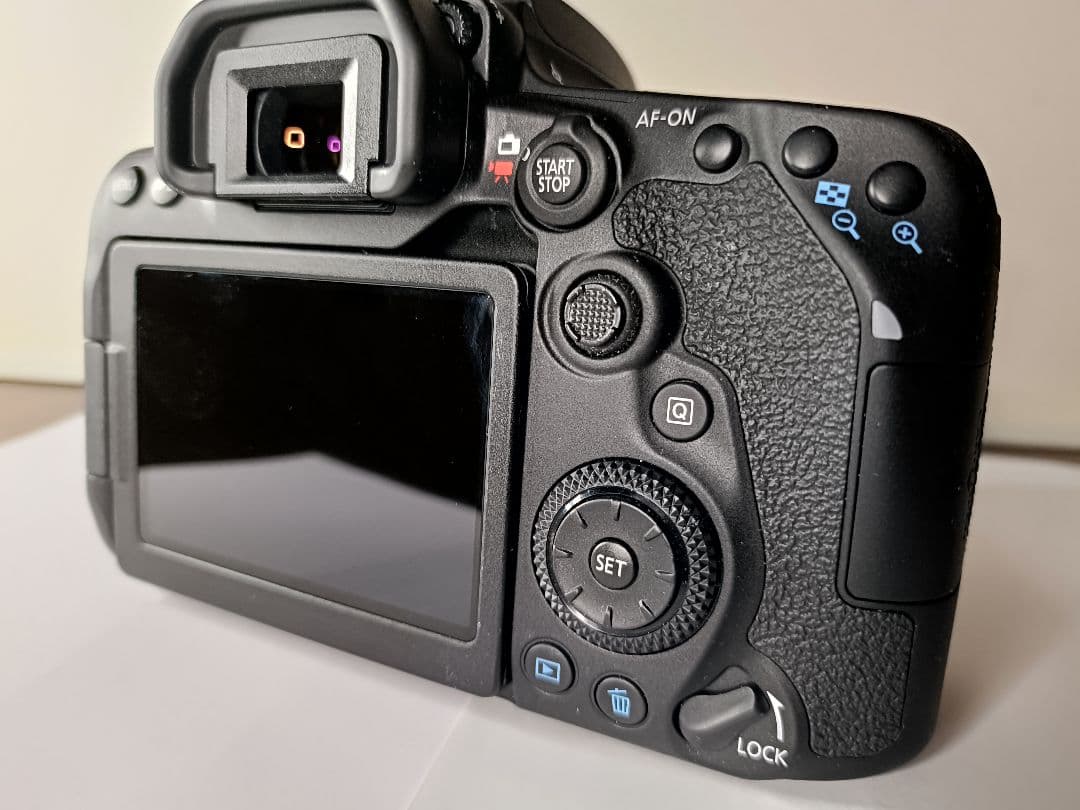 CANON EOS 90D EF-S18-55mm　本体とレンズのみ！