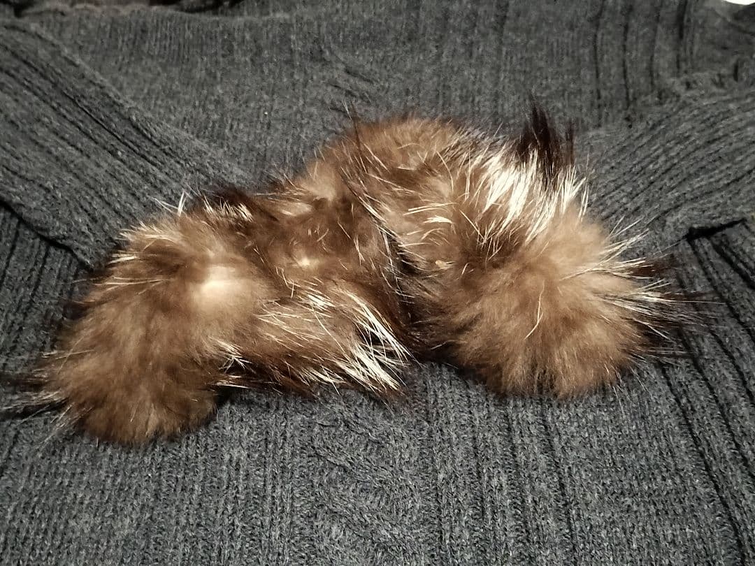 かおり FENDI ファー付きグレーセーター