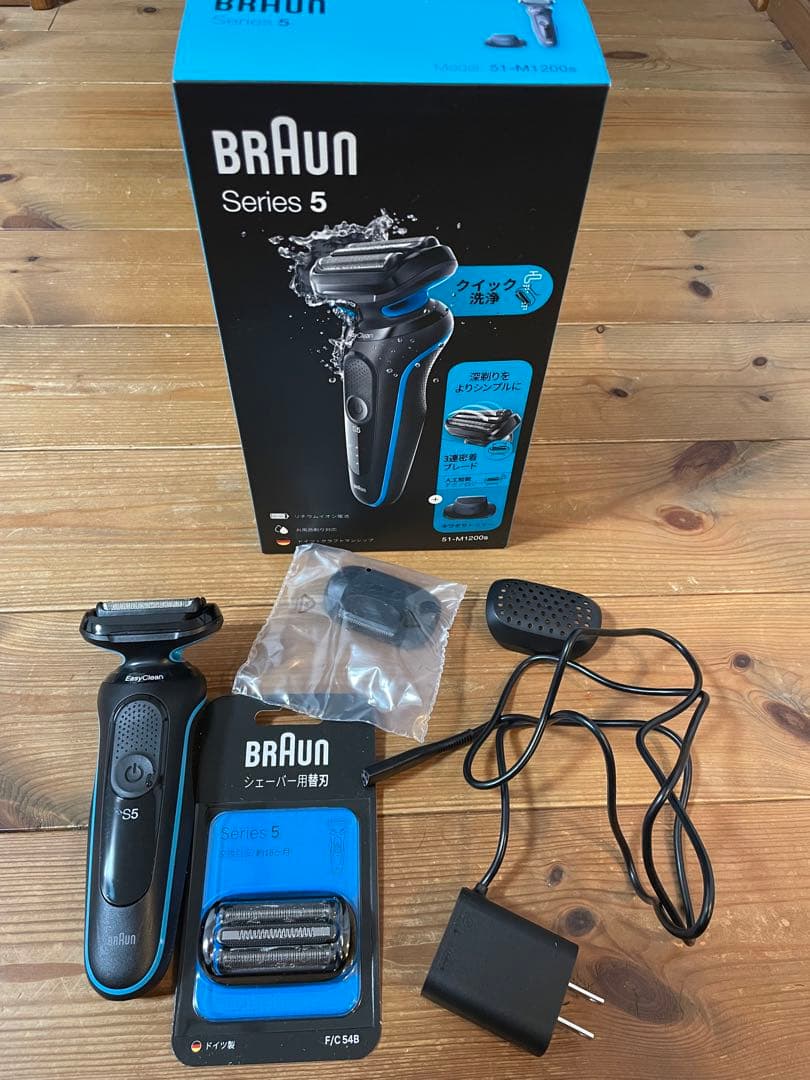 Braun Series 5 メンズシェーバー　替刃付