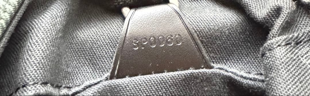 ルイヴィトン タイガ ヴィクトール メッセンジャーバッグ ショルダーバッグ