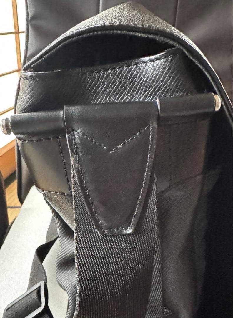 ルイヴィトン タイガ ヴィクトール メッセンジャーバッグ ショルダーバッグ