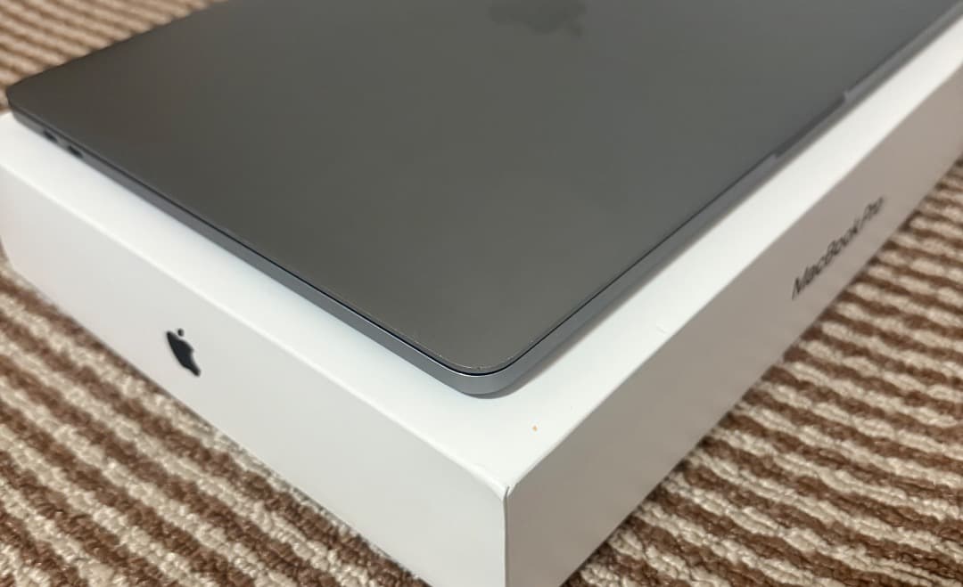 美品-Macbook Pro I5-8-256 - Office 付き