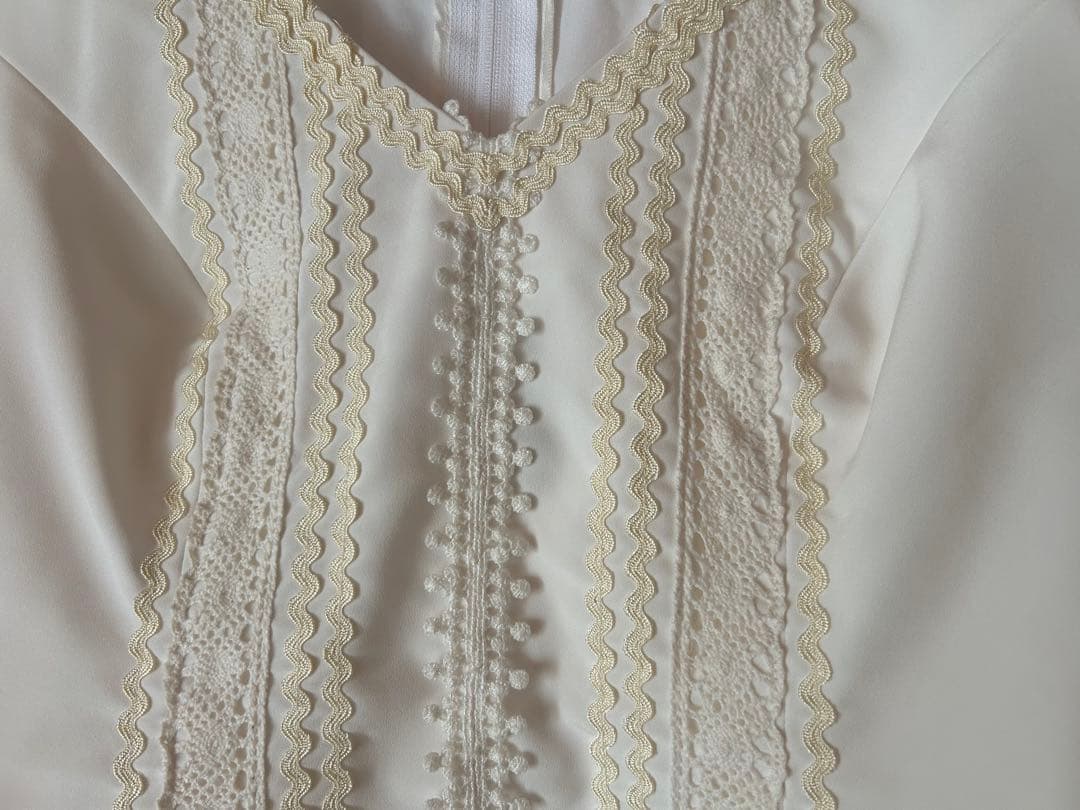 【KAZUMI】ソニアジョーンズ アイボリー ブラウス・レース装飾