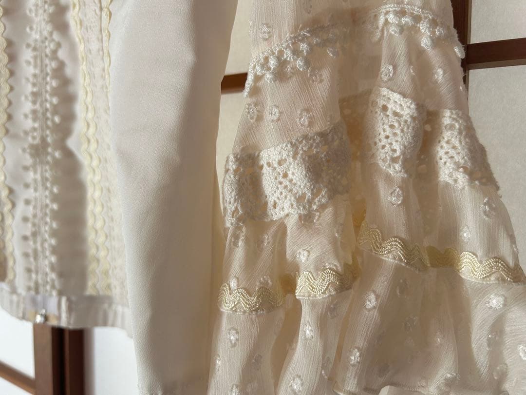 【KAZUMI】ソニアジョーンズ アイボリー ブラウス・レース装飾